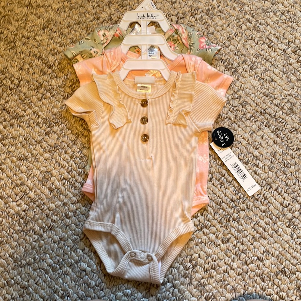 Nicole Miller NWT 3/6 Month 3 Piece Onesie Set
